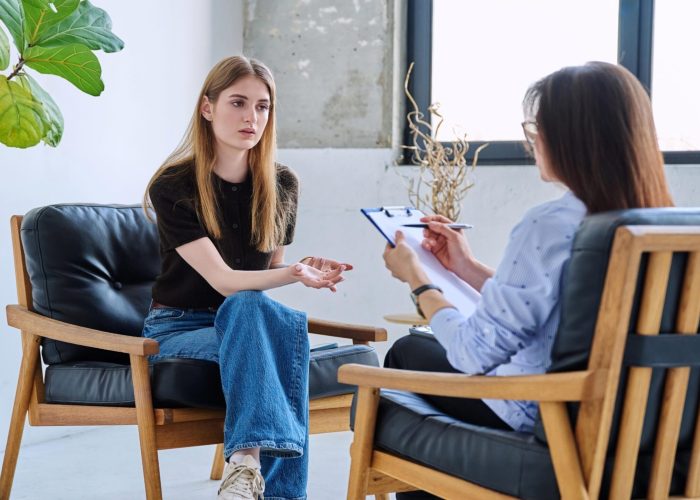 Calm_friends_talking-2560w